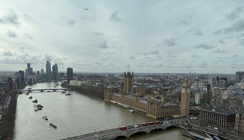 Aus der Gondel sieht man das britische Parlament.