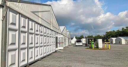 Noch sind auf der Theresienwiese bei den Messehallen kaum Menschen zu sehen. Das soll sich ab dem Er&ouml;ffnungstag am 13. Oktober &auml;ndern.
Foto: Annika Heffter