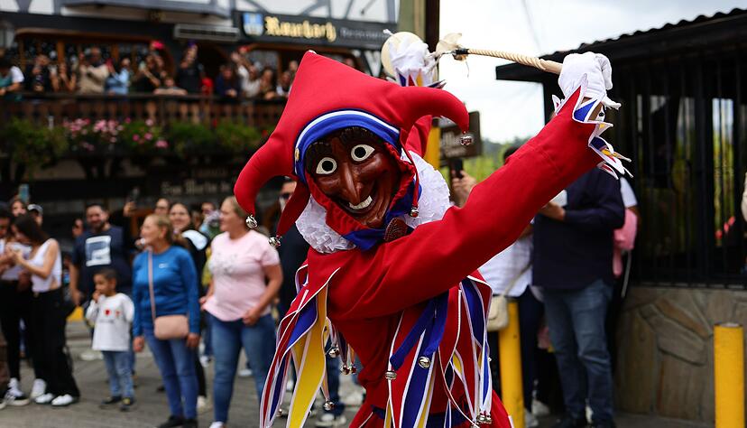 In Colonia Tovar leben die Nachfahren von Deutschen aus dem Kaiserstuhl, die im 19. Jahrhundert einwanderten. In Colonia Tovar leben die Nachfahren von Deutschen aus dem Kaiserstuhl, die im 19. Jahrhundert einwanderten.