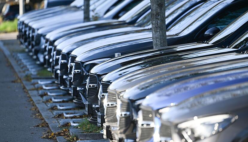 Nachfragen lohnt sich: Laut ADAC-Studie sind bei vielen Autoh&auml;ndlern Nachl&auml;sse im vierstelligen Bereich m&ouml;glich.