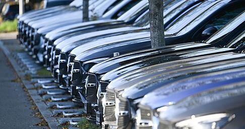 Nachfragen lohnt sich: Laut ADAC-Studie sind bei vielen Autoh&auml;ndlern Nachl&auml;sse im vierstelligen Bereich m&ouml;glich.