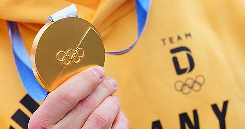 Gold gab es f&uuml;r das deutsche Team seltener als vor vier Jahren - hier die Medaille von Rodler Max Langenhan. (Archivbild)