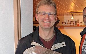 Der Bürgermeister bekommt Thors Hammer von den Narren.