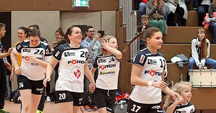 Zum vorerst letzten Mal liefen die Frauen der HSG Kochertürn/Stein am Samstag zu einem Württembergliga-Spiel ein.
Foto: Andreas Veigel Zum vorerst letzten Mal liefen die Frauen der HSG Kochertürn/Stein am Samstag zu einem Württembergliga-Spiel ein.
Foto: Andreas Veigel