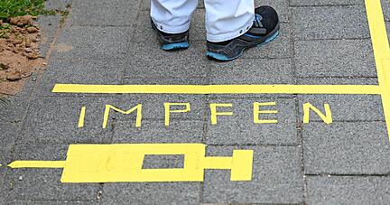 Impfen und boostern &minus; der Weg aus der Pandemie. Allerdings ist es inzwischen häufig schwierig, überhaupt einen Termin zu bekommen
Foto: dpa
