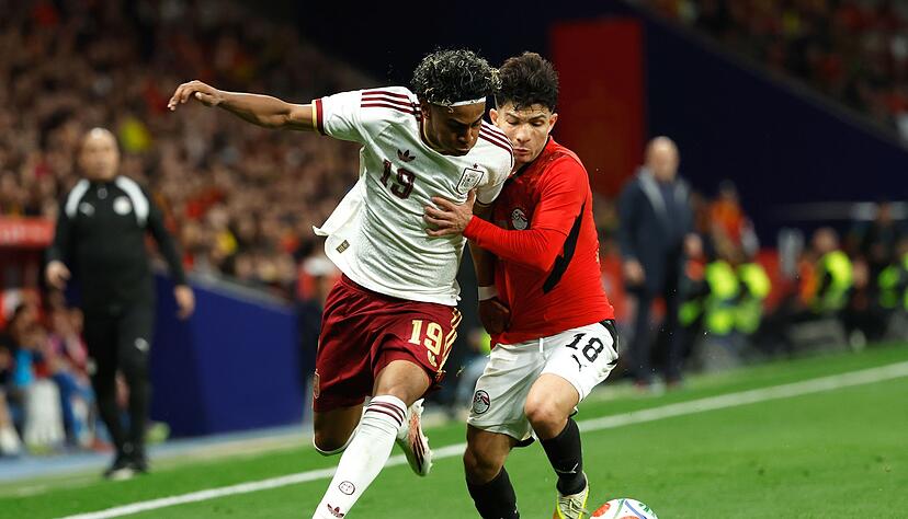 Lamine Yamal (l.) kam eine Halbzeit zum Einsatz. Lamine Yamal (l.) kam eine Halbzeit zum Einsatz.