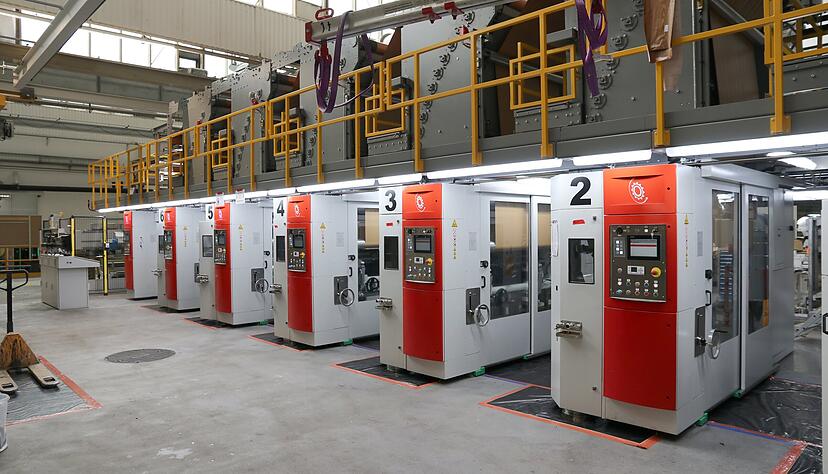 Einen mittleren einstelligen Millionenbetrag hat Contitech f&uuml;r die neue Tiefdruckmaschine in Wei&szlig;bach investiert und das Werk damit f&uuml;r die Zukunft fit gemacht.