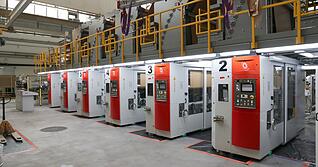 Einen mittleren einstelligen Millionenbetrag hat Contitech f&uuml;r die neue Tiefdruckmaschine in Wei&szlig;bach investiert und das Werk damit f&uuml;r die Zukunft fit gemacht.