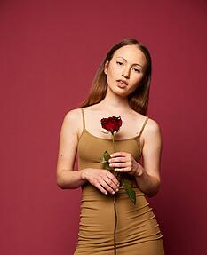 Die Rose gab es leider nur zum Fototermin, nicht in der Folge. Foto: RTL