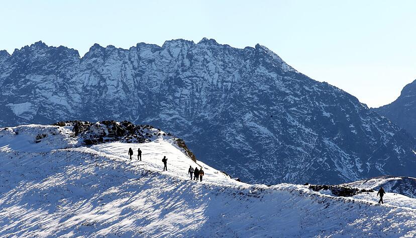 Verschneite Berge in der Hohen Tatra. (Archivbild)
