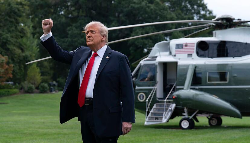 Trump spricht eine Warnung an die Hamas aus.