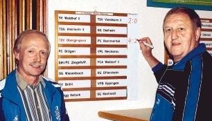 Sie schreiben gerne rote Zahlen: Wilfried Guthörle (links) und Rainer Wolfschläger freuen sich über den 4:2-Sieg des TSV Obergimpern.Foto: Eric Schmidt Sie schreiben gerne rote Zahlen: Wilfried Guthörle (links) und Rainer Wolfschläger freuen sich über den 4:2-Sieg des TSV Obergimpern.Foto: Eric Schmidt