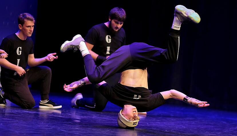 Ein starkes Programm gehört, vor allem wenn keine Pandemie grassiert, zum Rahmen der Sportlerwahl: 2019 traten auf der Bühne zwischen Ehrungen und Tanzrunden unter anderem die Breakdancer „Ground is call“ des TSV Künzelsau auf. Foto: Archiv Ein starkes Programm gehört, vor allem wenn keine Pandemie grassiert, zum Rahmen der Sportlerwahl: 2019 traten auf der Bühne zwischen Ehrungen und Tanzrunden unter anderem die Breakdancer „Ground is call“ des TSV Künzelsau auf. Foto: Archiv
