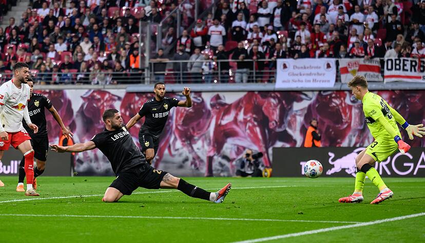 Alexander N&uuml;bel (VfB Stuttgart) hat beim 1:3 in Leipzig trotz Patzer eine starke Leiistung gezeigt.
