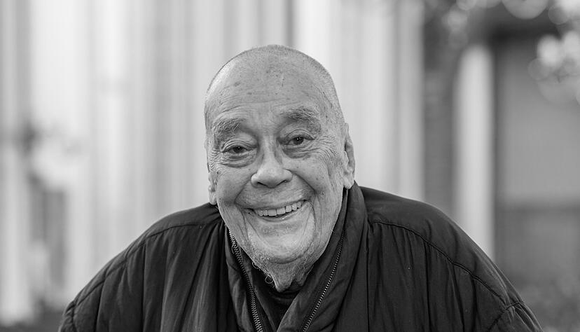 Der K&uuml;nstler G&uuml;nther Uecker im November 2024 im Schweriner Dom. (Archivbild)