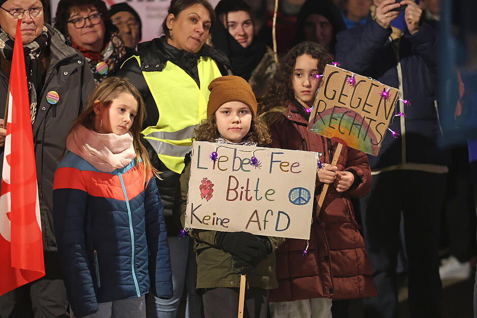 Rund 1000 Teilnehmer bei Demonstration gegen Rechts in Neckarsulm Rund 1000 Teilnehmer bei Demonstration gegen Rechts in Neckarsulm