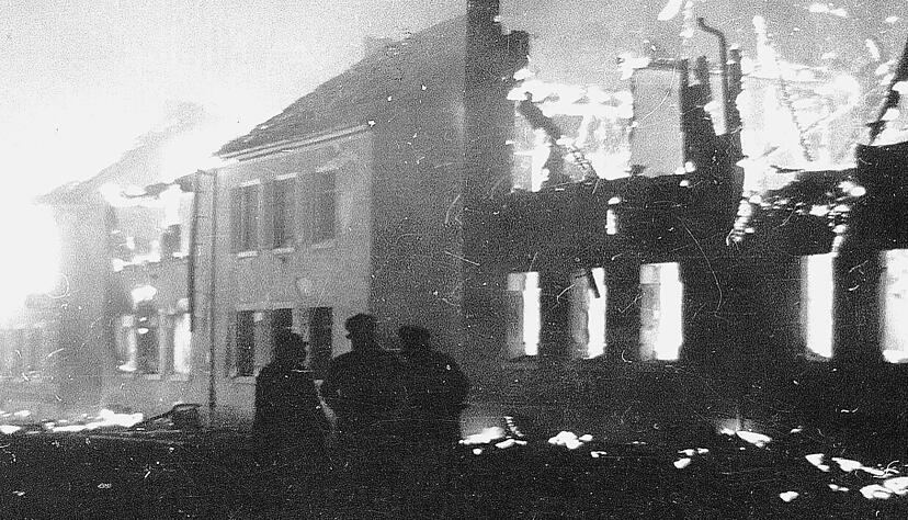 Vom Feuersturm des 4. Dezember 1944 gibt es nur wenige Fotos. Dieses entstand an der Bergstraße.
Fotos: Stadtarchiv Heilbronn Vom Feuersturm des 4. Dezember 1944 gibt es nur wenige Fotos. Dieses entstand an der Bergstraße.
Fotos: Stadtarchiv Heilbronn
