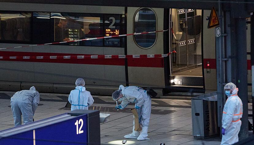 Die Spurensicherung arbeitete am Abend am Hauptbahnhof.