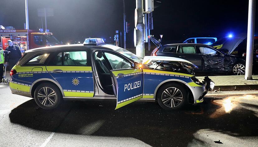 Die Polizei ermittelt zu den Hintergr&uuml;nden des Unfalls.
