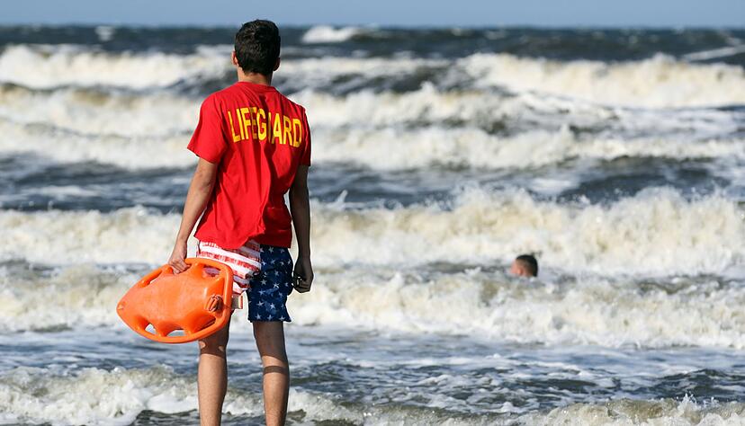Mindestens 393 Menschen sind im vergangenen Jahr bei Badeunf&auml;llen gestorben - 18 weniger als 2024. (Symbolbild)
