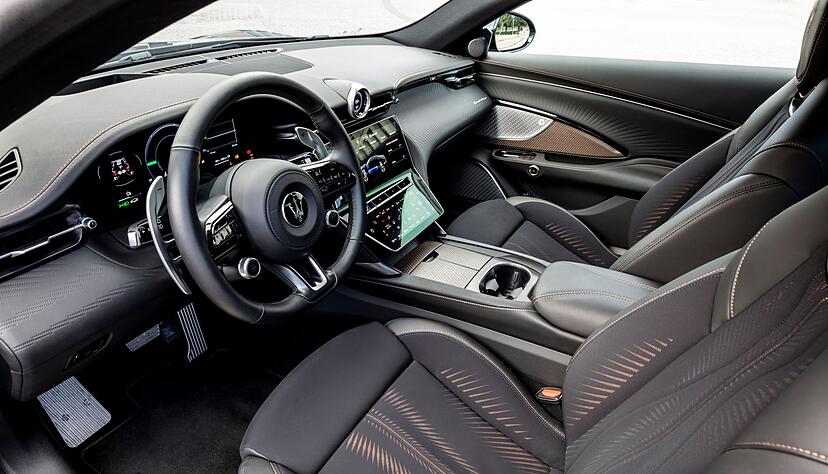 Dank dem klassischen Innendesign und der gehobenen Materialauswahl bleibt der GranTurismo Folgore ein typischer Maserati.