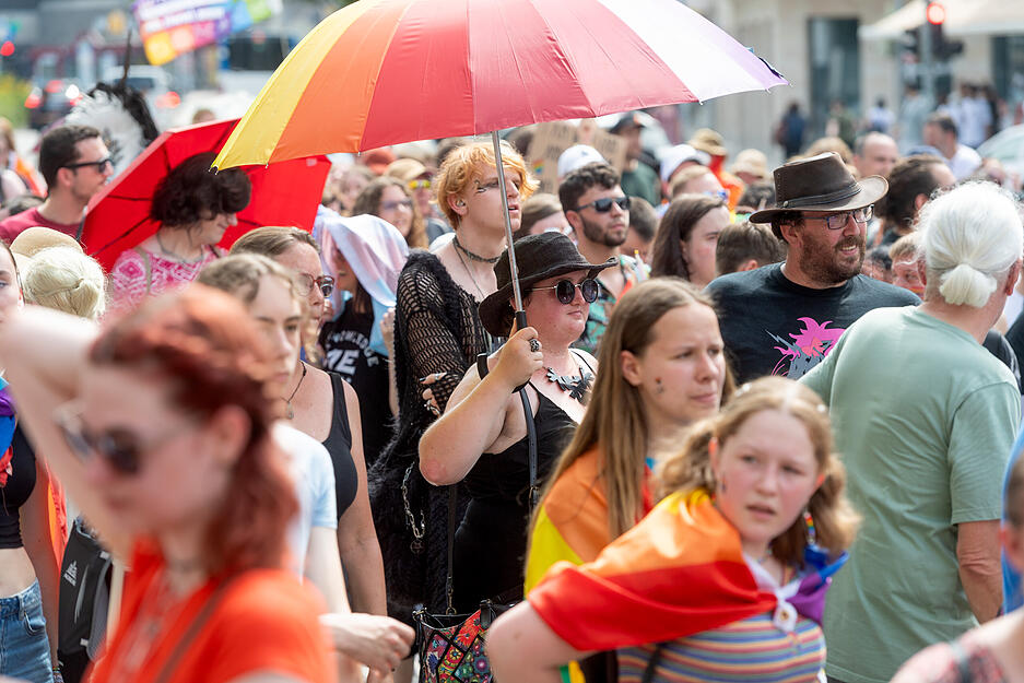 Christopher-Street-Day in Heilbronn: Bunter Demozug zieht durch die Innenstadt