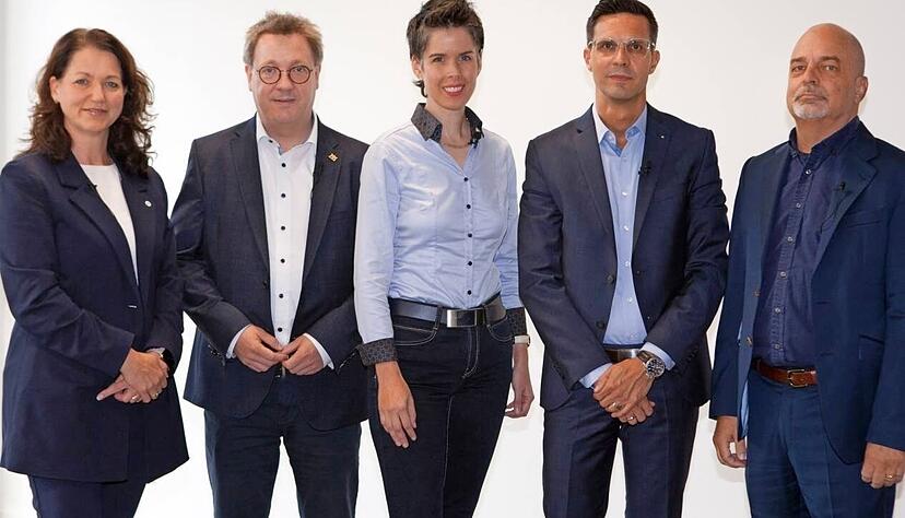 Tanja Ochs, Michael Preusch, Monika Pobiruchin, Thomas Winker und Jörg Schiemann (von links) beim ¿Gesundheitscheck von AOK und Stimme zur ePA.
Foto: Michaela Keicher Tanja Ochs, Michael Preusch, Monika Pobiruchin, Thomas Winker und Jörg Schiemann (von links) beim ¿Gesundheitscheck von AOK und Stimme zur ePA.
Foto: Michaela Keicher