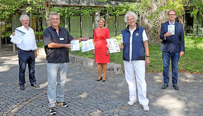 Ulrich Greiner, Michael Schneider, Schirmherrin Agnes Christner, Mieke Kunas und Horst Ebert (v.l.) wollen auf den Welt-Alzheimer-Tag aufmerksam machen.
Foto: Seidel