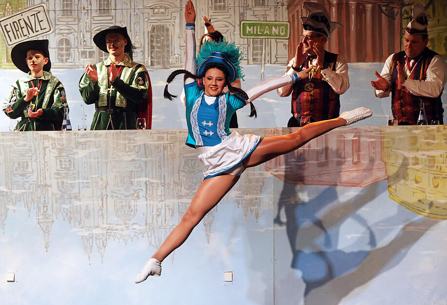 Der Gundelsheimer Carneval-Verein feierte am Samstag, den 25. Januar, die erste von sieben Prunksitzungen in der historischen Deutschmeisterhalle. Der Gundelsheimer Carneval-Verein feierte am Samstag, den 25. Januar, die erste von sieben Prunksitzungen in der historischen Deutschmeisterhalle.