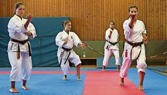 Erfolgsquartett: Lena Bergmann, Erika Ginger, Hannah Kübler und Jenny Arpogaus (von links) vor der großen Reise.Foto: Dominik Knobloch Erfolgsquartett: Lena Bergmann, Erika Ginger, Hannah Kübler und Jenny Arpogaus (von links) vor der großen Reise.Foto: Dominik Knobloch