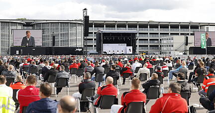 Der Betriebsrat erreichte mit der Corona-konformen Open-Air-Informationsveranstaltung über 3.300 Neckarsulmer Audi-Mitarbeiter.