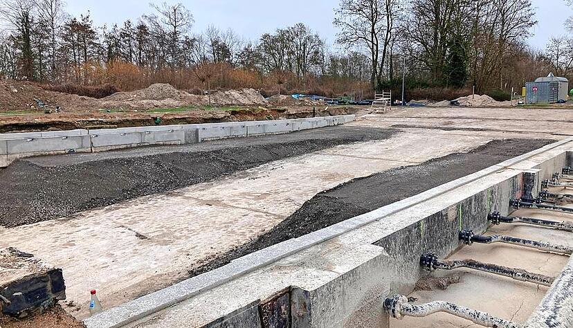 Das Wellenbecken im Rappsodie-Hallenbad ist nach wie vor eine Baustelle. Im April soll die Wellenmaschine eingebaut werden.