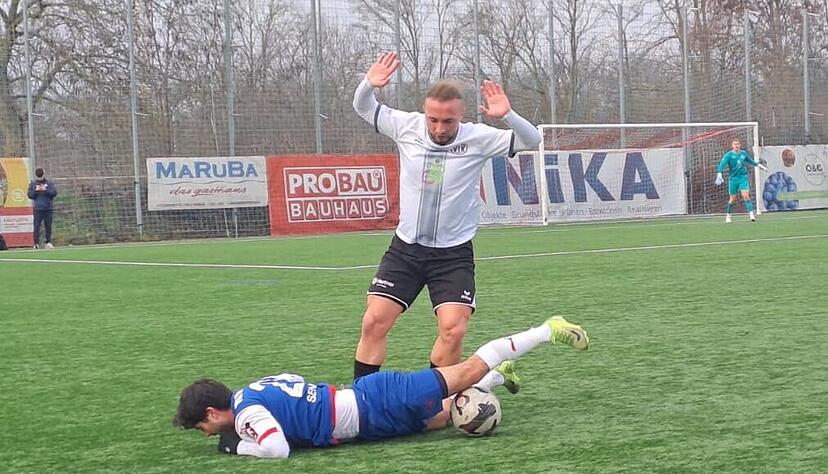 Im Testspiel gegen Oberliga-Tabellenf&uuml;hrer VfR Mannheim zeigen Everest Sulejmani und seine Kollegen vom VfR Heilbronn eine andere K&ouml;rpersprache als noch vor sechs Tagen.