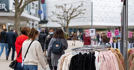 Am Samstag konnten Kunden in der Heilbronner Innenstadt wieder einkaufen. Möglicherweise ist es damit bald wieder vorbei. Foto: Mario Berger