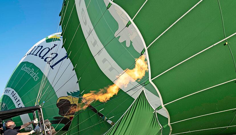 Geheizt wird mit Propangas. Von Kornwestheim nach Stuttgart verbrennt der Ballon rund 300 Liter.