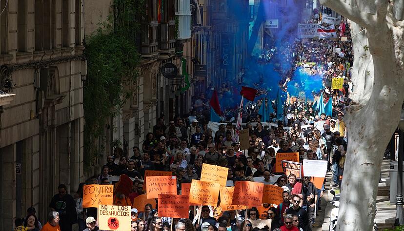 Im April gingen im ganzen Land Zehntausende auf die Straße. (Archivfoto) Im April gingen im ganzen Land Zehntausende auf die Straße. (Archivfoto)