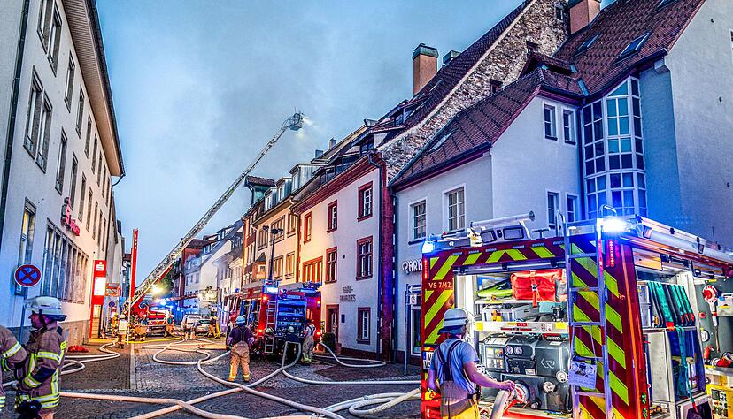 Die vom Großbrand betroffenen Bewohner kamen nach Angaben des städtischen Pressesprechers bei Familien und Freunden unter. Die vom Großbrand betroffenen Bewohner kamen nach Angaben des städtischen Pressesprechers bei Familien und Freunden unter.