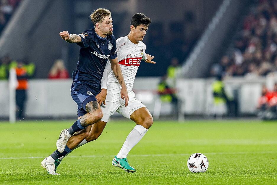 Chema Andrés: Nach zwei Spielen Pause wieder in der Startformation des VfB Stuttgart. Der junge Spanier ersetzte Atakan Karazor. Chema hat es schon besser gemacht. Note: 4 Chema Andrés: Nach zwei Spielen Pause wieder in der Startformation des VfB Stuttgart. Der junge Spanier ersetzte Atakan Karazor. Chema hat es schon besser gemacht. Note: 4