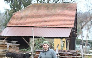 Jochen Bauer mit Highl&auml;nder-Bulle Freddie: 13 Exemplare dieser Rinderrasse h&auml;lt der Bauer im Nebenerwerb.
Fotos:V&auml;is&auml;nen