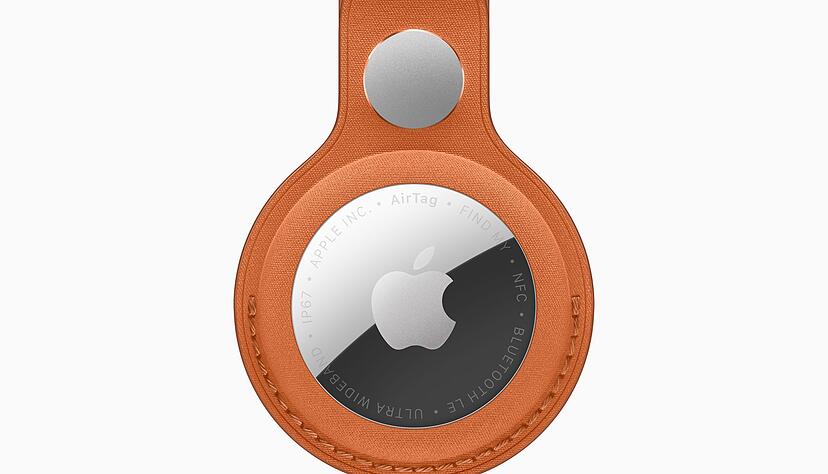 Apple hat den neuen AirTag vorgestellt, der &uuml;ber einen erweiterten Suchbereich und einen st&auml;rkeren Lautsprecher verf&uuml;gt. Beim Aussehen hat sich nichts ge&auml;ndert.