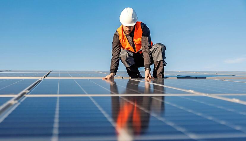 Die Investition für den Bau ist bald wieder drin: Solaranlagen sind mittlerweile unter diversen Kraftwerk-Typen die kostengünstigste Form der Stromerzeugung.