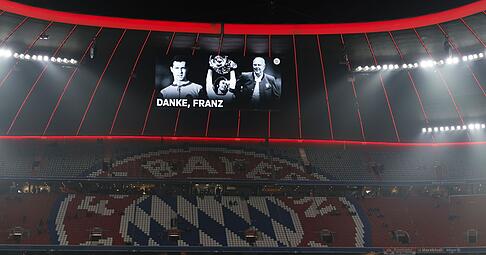 Die Partie der Bayern gegen Hoffenheim steht ganz im Zeichen des Gedenkens an Franz Beckenbauer.