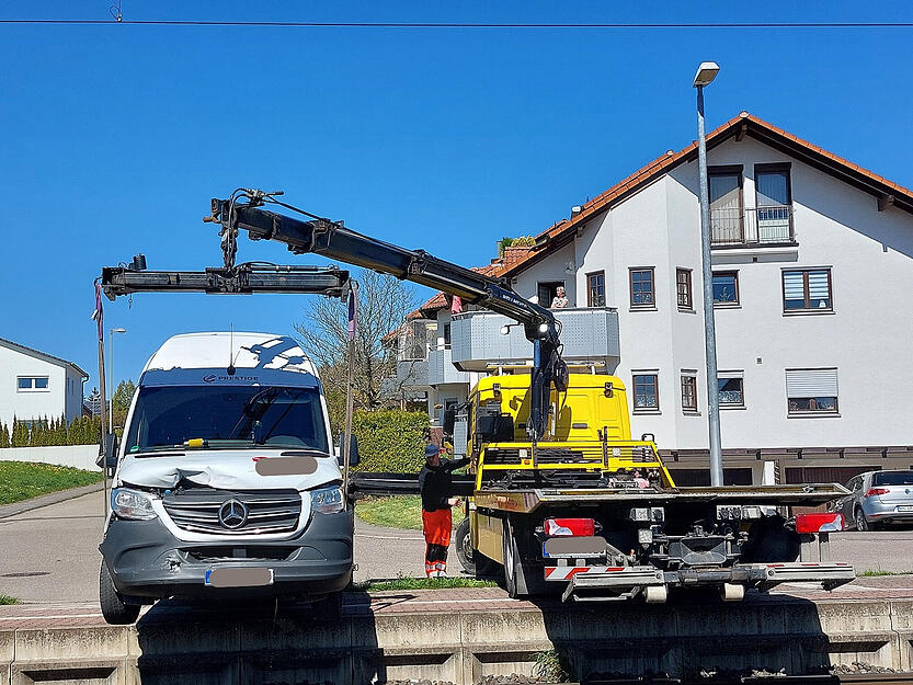 Der Transporter wird geborgen.