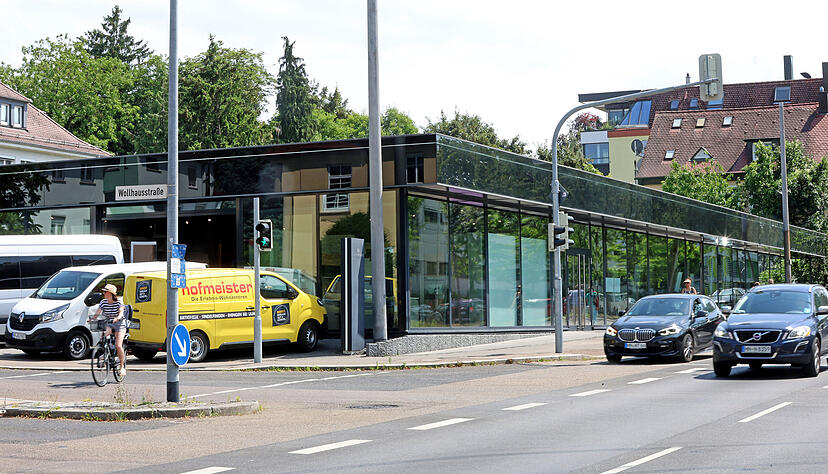 Ins ehemalige Autohaus Lamminger in der Oststra&szlig;e in Heilbronn zieht das M&ouml;belhaus Hofmeister ein.