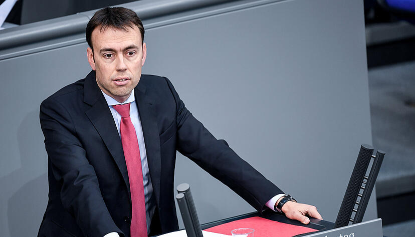Nils Schmid (SPD), außenpolitischer Sprecher der SPD-Fraktion, bei einer Rede im Bundestag. Foto: dpa Nils Schmid (SPD), außenpolitischer Sprecher der SPD-Fraktion, bei einer Rede im Bundestag. Foto: dpa