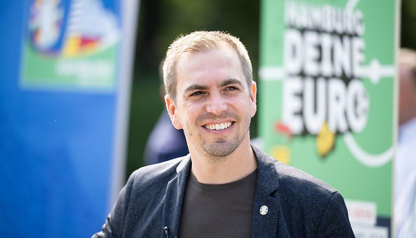 Der Aufschwung seines Ex-Clubs VfB Stuttgart freut Philipp Lahm. Der Aufschwung seines Ex-Clubs VfB Stuttgart freut Philipp Lahm.