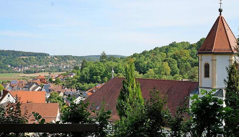 Die Westernh&auml;user Kirche ist in Nord-S&uuml;d-Richtung gebaut. Das ist ein Hinweis daf&uuml;r, dass sie viel &auml;lter als 600 Jahre ist.