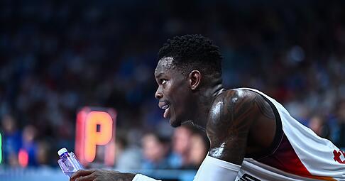 Dennis Schröder beim Halbfinale gegen Finnland.