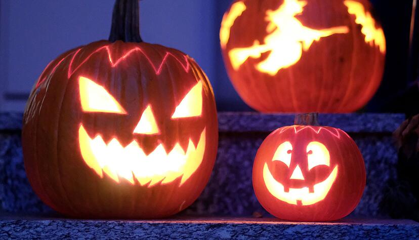 Gruselige Kürbisse schmücken derzeit so manchen Hauseingang. Gruselige Kürbisse schmücken derzeit so manchen Hauseingang.