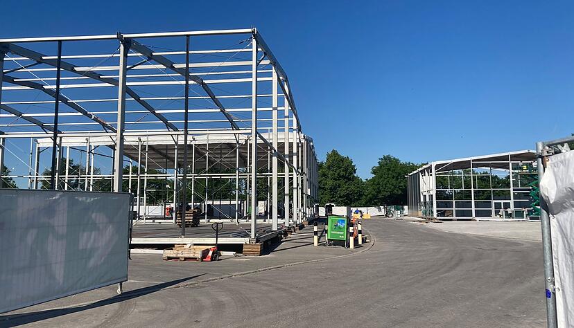 Der Aufbau f&uuml;r die Konferenz Tech ist in vollem Gange.